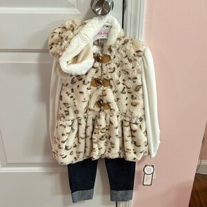 NWT 3piece 4T faux fur vest with jeans
